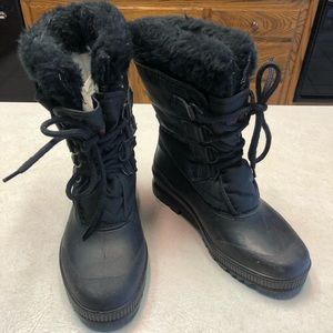 Women’s size 7 Sorel snow boots